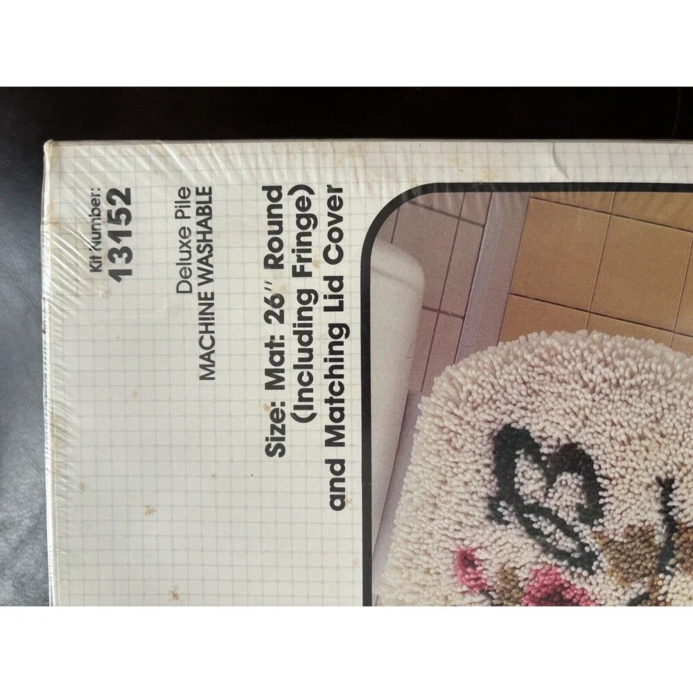 New Vintage Bucilla 13152 Latch Hook Monogram Bath Ensemble Fringe Mat/Lid Cover